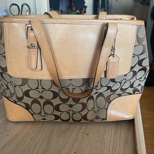 2002 Vintage Coach K3J-6892 Hampton Signature Monogram and Leather Purse